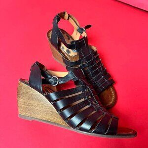 Baretraps / Strappy leather and wood look wedges 🤎🖤​​​​